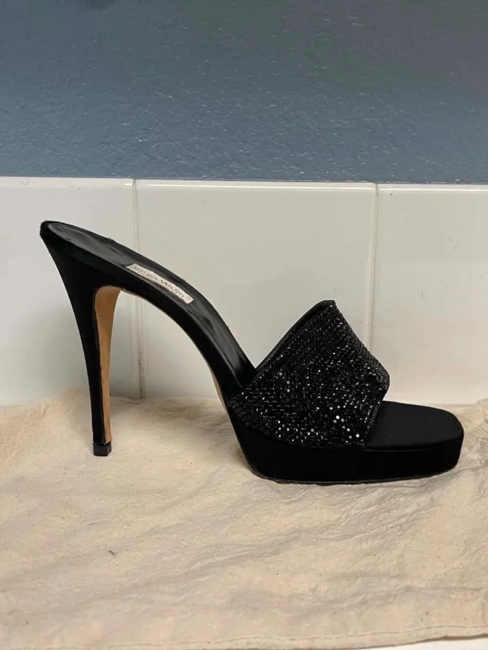 Vera Wang black heels